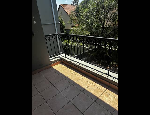 2 BEDROOM APARTMENT FOR SALE IN BRYANSTON